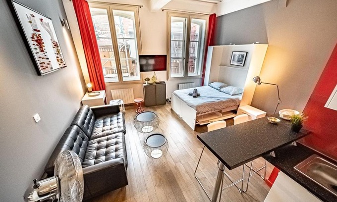Griffon - Royale Apartment | Le petit Désiré - studio near l'hôtel de ville