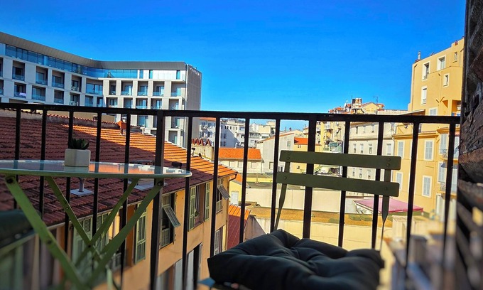 Jean-Medecin Hotel | Le Petit Trianon et Le Charme des Suites