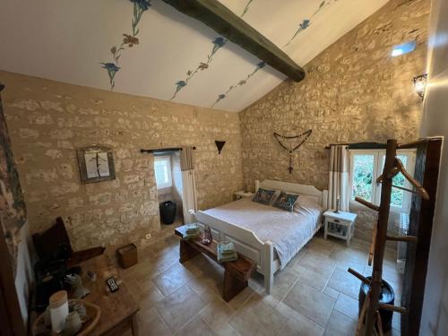 Mouzieys-Panens Bed & Breakfast | Le Relais des Chevaliers "La Chambre des Templiers"