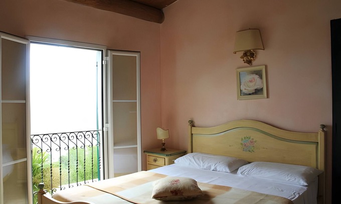 Poggio Favaro-San Bernardo Apartment | 'Le Rose' Room with Sea View, Wi-Fi and Air Conditioning