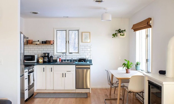 Hudson House | Le Soleil Suite - Fire pit, Views 10 min. from Hudson