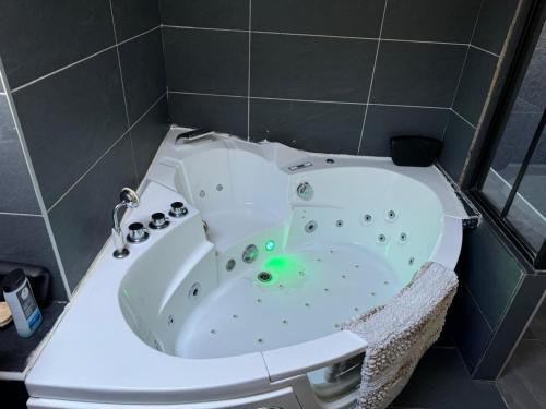 Margnolles - Rhone Apartment | Le spa des canuts