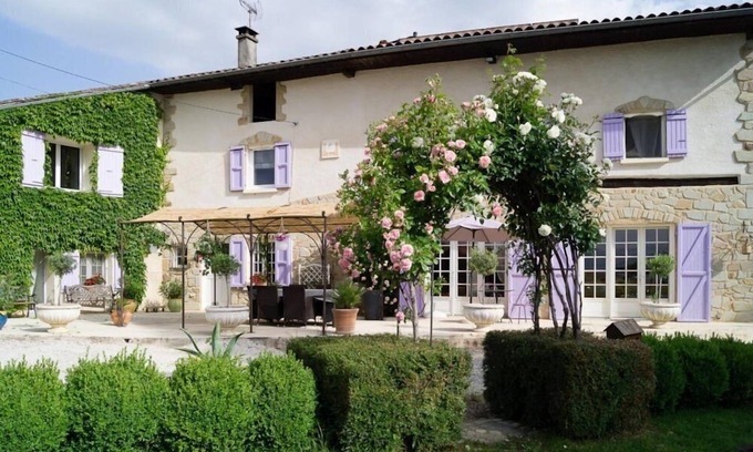 Chatte Bed & Breakfast | Le Val Des Sens
