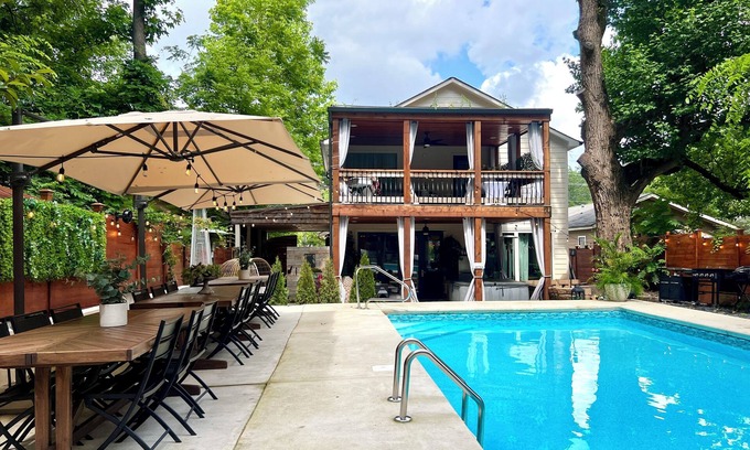Chosewood Park House | L’Eau Hill - Luxury Heated Pool, Hot tub, Fire-pit Retreat in Heart of Atlanta