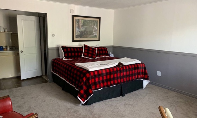 Wilmington Hotel | Ledgerock at Whiteface - Deluxe King Room