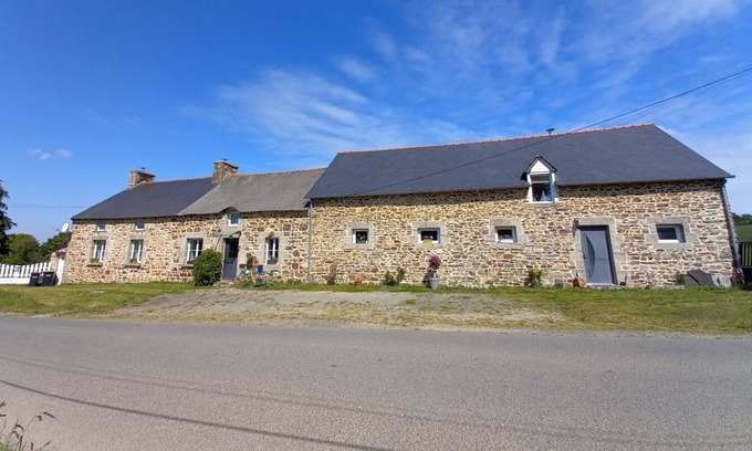 Allineuc House | "LEFFO'S'ABREUVOIR" Between the countryside, the sea and Lake Bosmeleac