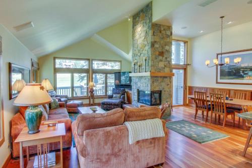 Elkhorn Village Apartment | Legends - Simply Perfect Elkhorn Retreat