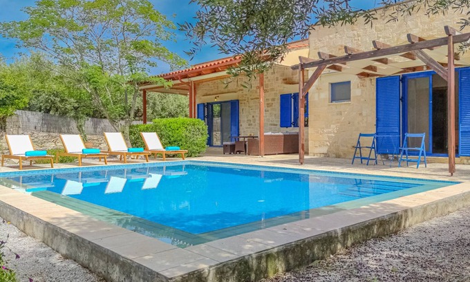 Fres Villa | Lemon Tree Villa with Private Pool and Starlink Internet
