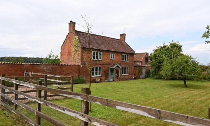 Lincoln House | Leo's Holiday Cottage