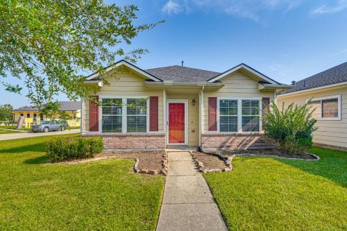 Central Southwest House | Less Than 1 Block to Park Dog-Friendly Home in Houston!