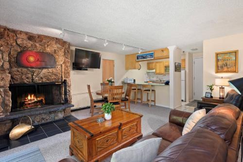 Snowmass Village House | Lichenhearth 08