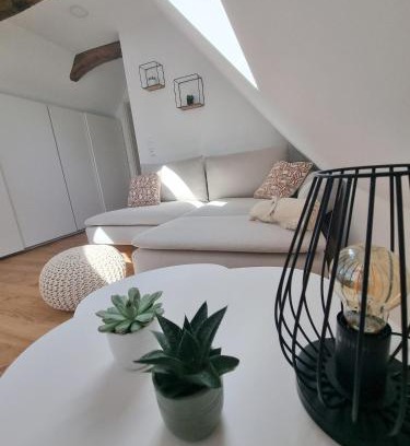 Goldenstedt Apartment | Lichtdurchflutete Dachgeschosswohnung mit Charme