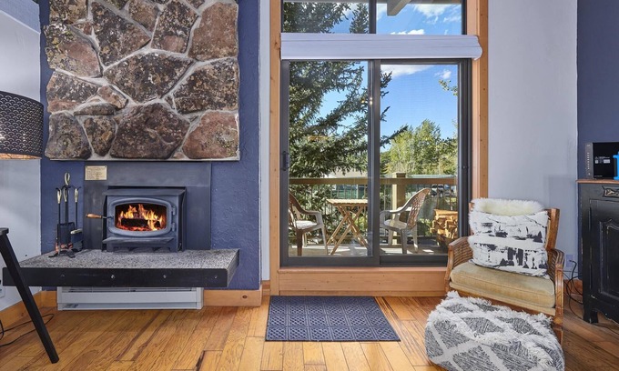 Steamboat Springs Condo | Lift Tickets Ski-in-out Mnt Side Wifi, Fireplace, Clubhousewinter Shuttle