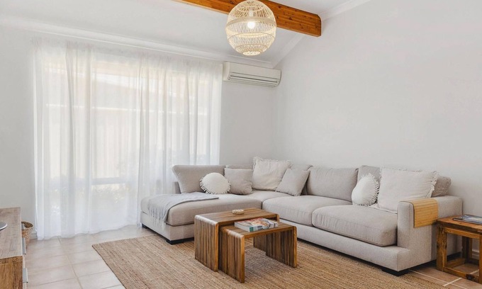 Dawesville House | Light & Bright Pet Friendly Beach Side Haven