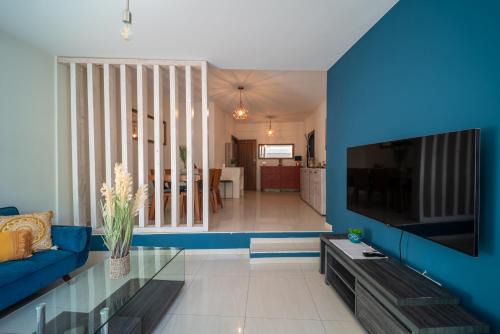 Neapolis Apartment | LIORA 2 Bedroom Apartment in Central Limassol with Balcony 5Gbps Fiber WiFi Private Parking and Air Conditioning Just 250m from the Beach