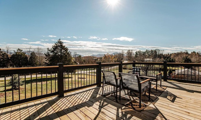Afton Cottage | Little Haven Cottage: Walk to Meade Tasting
