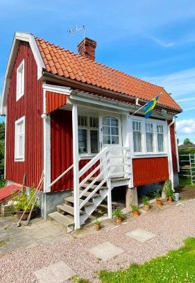 Orebro Apartment | Little red house located 400m from university in Örebro