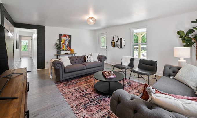 Oakley House | LIV Biltmore: 3BD/2BA | Asheville