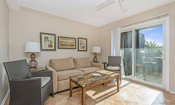 Napeague Apartment | Live Comfortably in a Balcony 1 Bedroom Apt