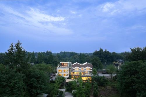 Dujiangyan Hotel | Live In Seclusion青城山-隐逸田居悦水别院