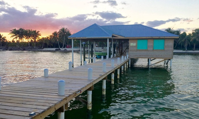 San Pedro Cottage | Live & Sleep over the Sea! * Glamping in Paradise*