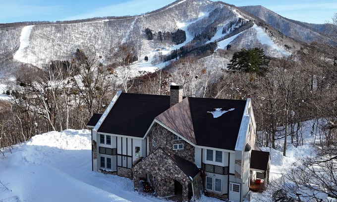 Shinano Cabin | Locanda Madarao Tangram with Complimentary 8 Seater Van
