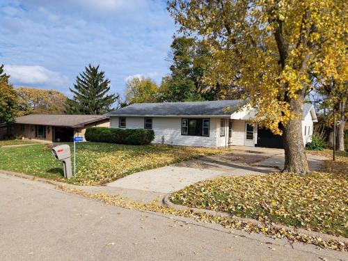 Table Mound House | Location! Large Home, Country Views, Entertainment