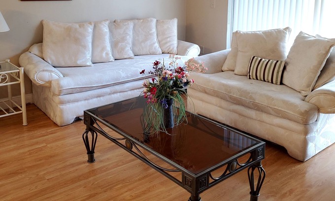 Pembroke Pines House | LOCATION! LOCATION! ENJOY LONG TERM RENTAL. WALK TO MOST PLACES YOU'LL NEED.
