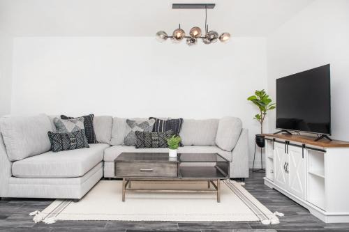 East Naples House | Location! Quality! Comfort! The downtown Gem