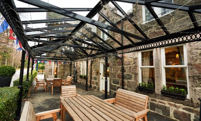 Dinnet Hotel | Loch Kinord Hotel