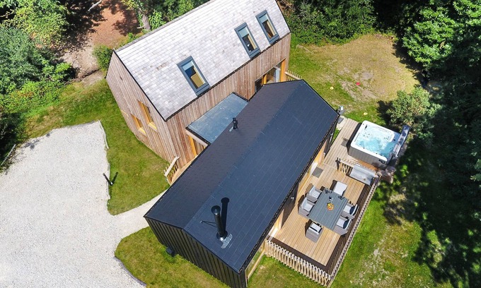 Corfe Castle Cottage | LODGE 20, family friendly, with hot tub in Corfe Castle