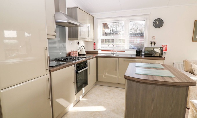 Tavistock Cottage | LODGE 9, family friendly, with a garden in Tavistock