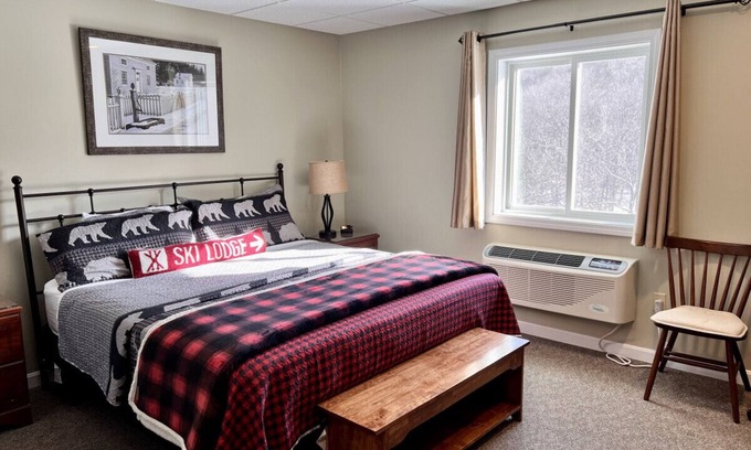 Lincoln Apartment | Lodge Hotel H1 · Cozy Hotel room w/pool & gorgeous view of Loon Mtn