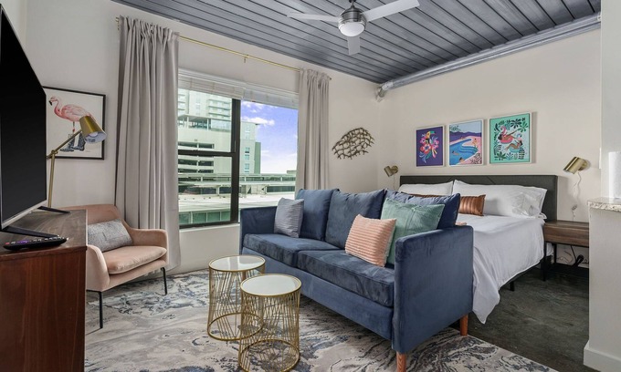 Midtown Apartment | Lodgeur | Picture-perfect studio loft | Midtown