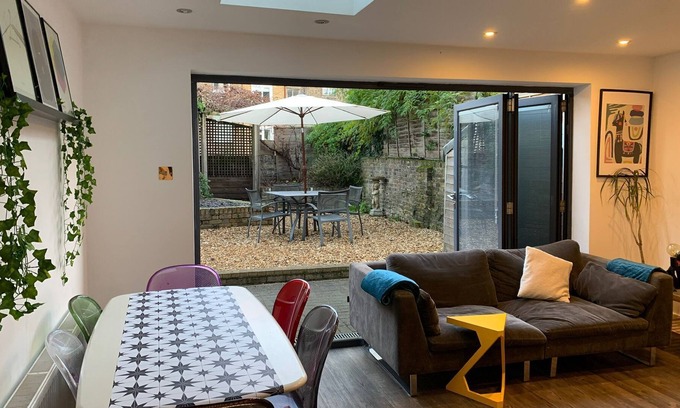 Brownswood Apartment | London Family Garden flat walking distance to Arsenal Stadium