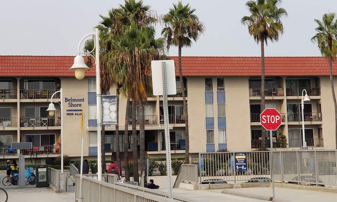 Belmont Shore Condo | Long Beach getaway overlooking the ocean!
