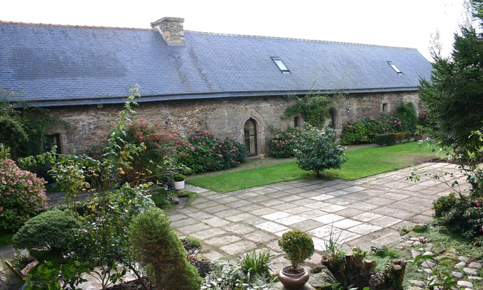 Taule Cottage | Longère of a manor of XVème between sea and nature in Bay of Morlaix in Taulé