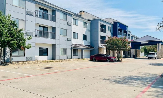 Fossil Creek Hotel | Longhorn Inn & Suites - Fort Worth Fossil Creek