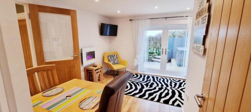 Looe House | Looe Holiday Home Cornwall Sleeps 2 Self Catering No Pets