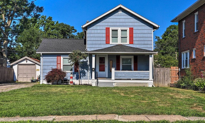 Lorain House | Lorain Lake Cottage < 1 Mi to Lake Erie Fun!