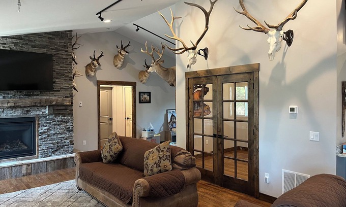 Helena House | Lost Pines-Your Mountain Get Away!