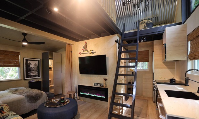 Naples Cottage | Love shack, your perfect SWFL Get Away!!!