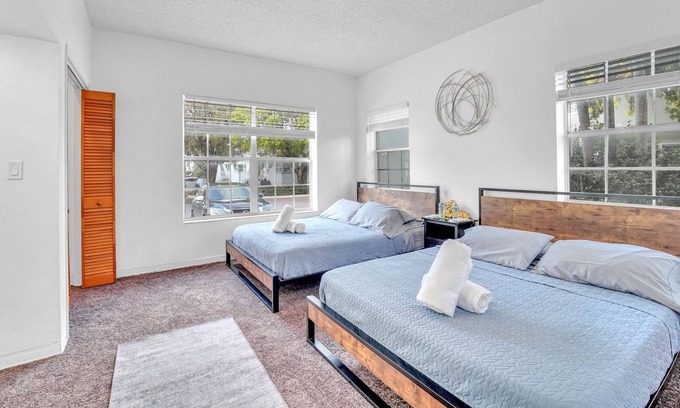 Bay Harbor Islands Apartment | Lovely 2 bed apartment near the beach.