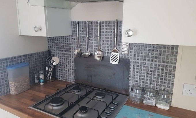 Kneesall Ski Chalet | Lovely 2-bed Chalet at Robinhood Retreat Free Park