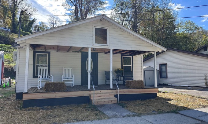 Webster Springs House | Lovely 2-bedroom house river front in Webster Springs