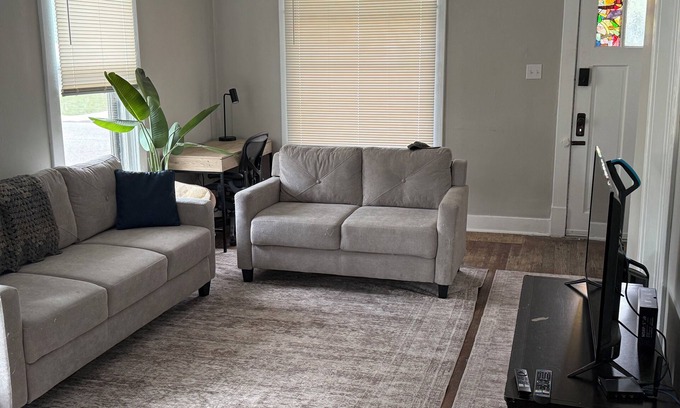 Michigan City House | Lovely 2-bedroom house with AC in Michigan City
