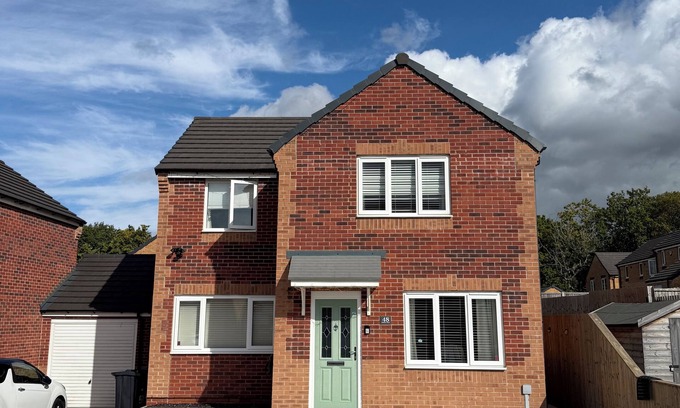 Skelmersdale House | Lovely 3-bed home in an excellent neighbourhood