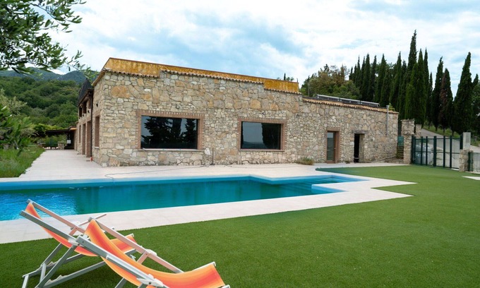 Villa Santa Maria Apartment | Lovely apartment for 4 guests with WIFI, pool, A/C, TV, balcony and pets allowed