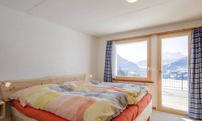 Grisons Apartment | Lovely apartment for 10 people with TV and balcony