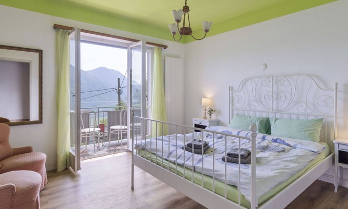 Riazzino Apartment | Lovely apartment for 8 guests with WIFI, patio, pets allowed and panoramic view